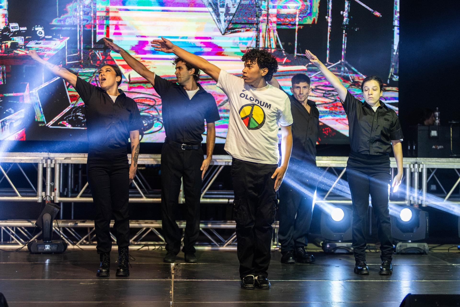 "The Legend", promocionales